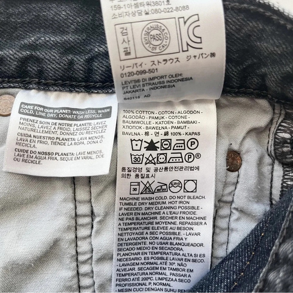 Levi’s 501 Raw Hem Shorts in Slashed Black - Picture 10 of 13